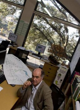 El paisajista Luis Vallejo, especialista en bonsáis de prestigio internacional, se inspira en la caligrafía zen para sus proyectos